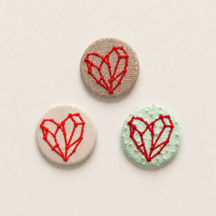 Badges Brodés Coeur Artisanaux