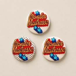 Badges Brodés Wonder Maîtresse Artisanaux