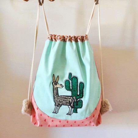 Sac à dos cadeau de naissance artisanal crèche maternelle enfant cactus lama décoration made in france prénon brodé