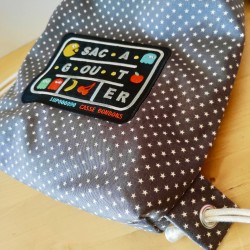 sac à goûter casse-bonbons crèche Pacman retrogamming broderie cadeau de naissance maternelle garçon original tissu enfants